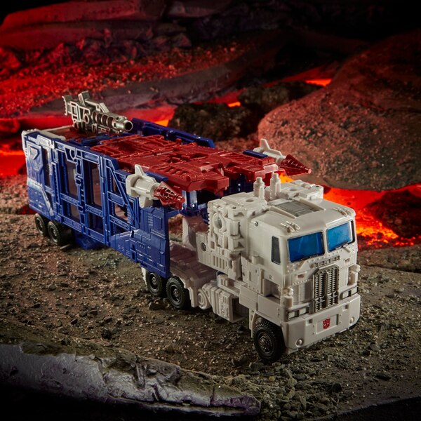 Transformers Kingdom Ultra Magnus  (23 of 30)